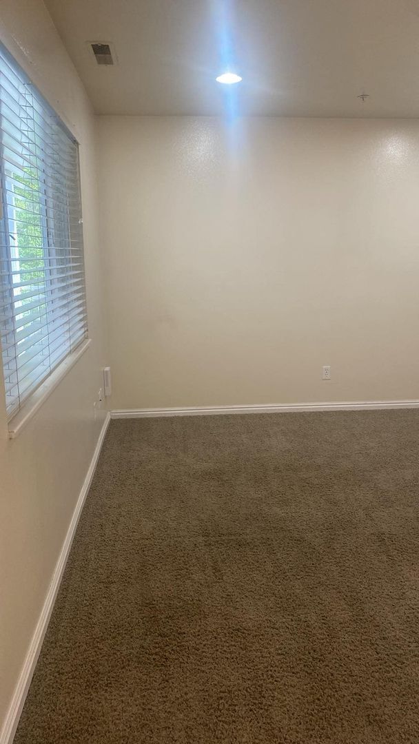 Building Photo - Great One Bedroom near Provo Rec Center, U...
