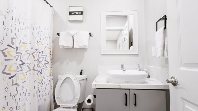 Building Photo - 1059 Gillespie Dr