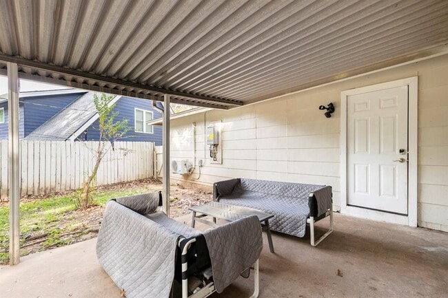 Building Photo - 1707 Deerfield Dr