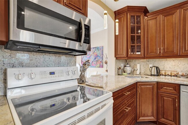 Building Photo - 330 SE 2nd St