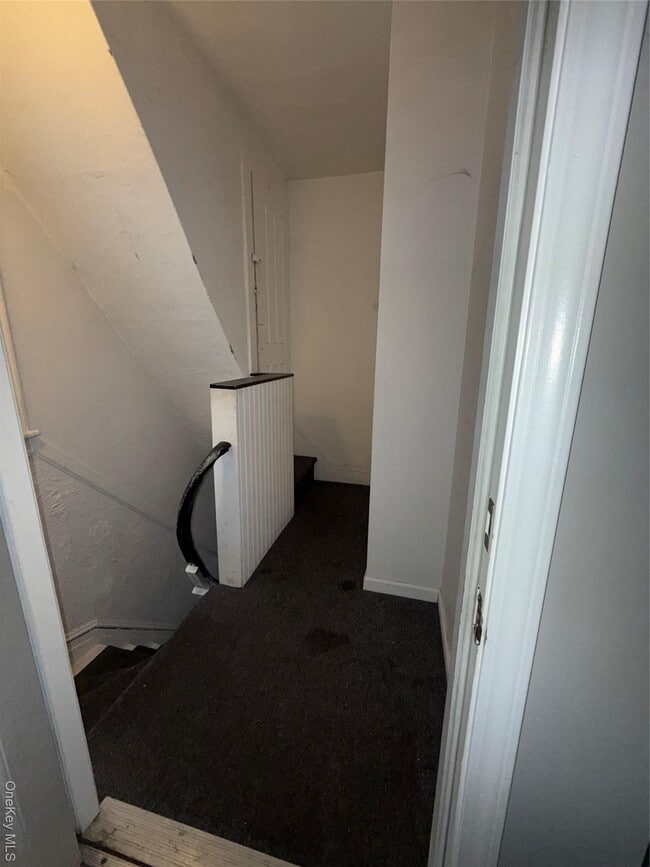 Building Photo - 54 Gifford Ave