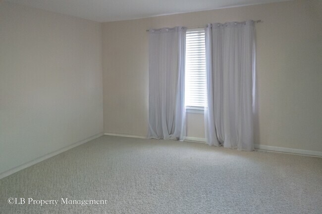 Building Photo - 4780 N Foxtail Dr