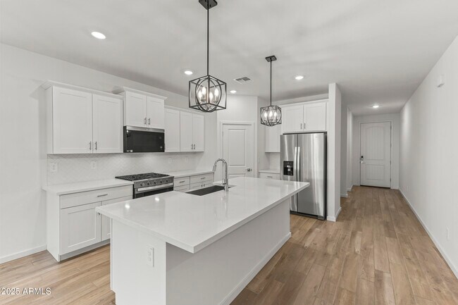 Building Photo - 15849 W Gray Fox Trl