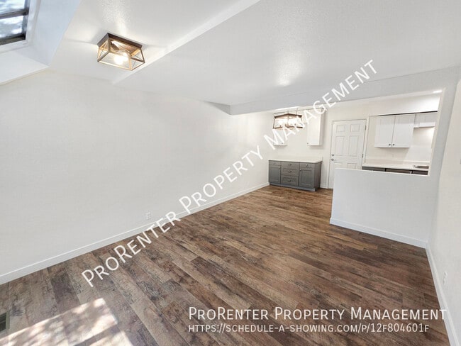 Building Photo - 975 Essex Ct Way