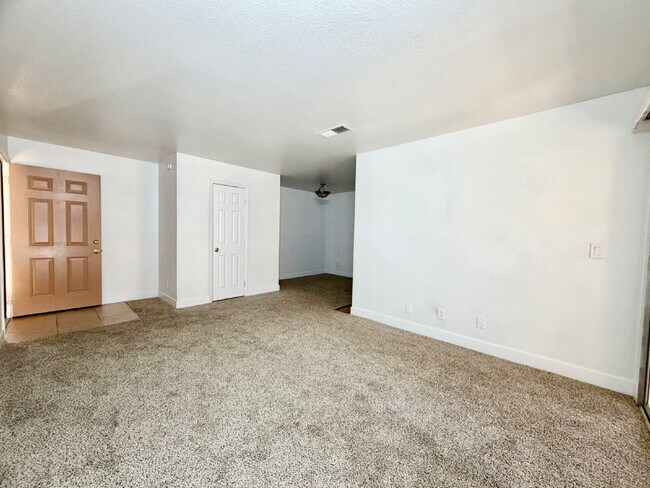 Building Photo - Las Vegas Guard-Gated Condo for Rent | Bella Vita Community | 1 Bedroom Upstairs Unit