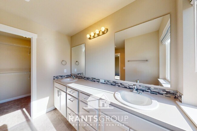 Building Photo - Leah's Landing