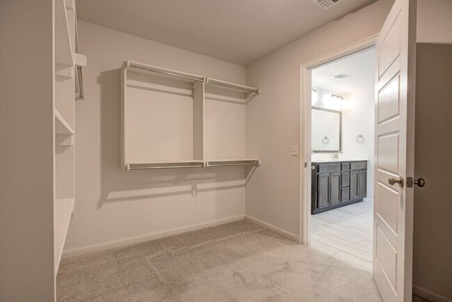Building Photo - 2321 Norwood Dr