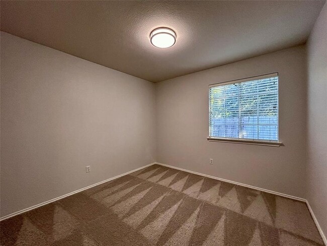 Building Photo - 716 Leann Ln