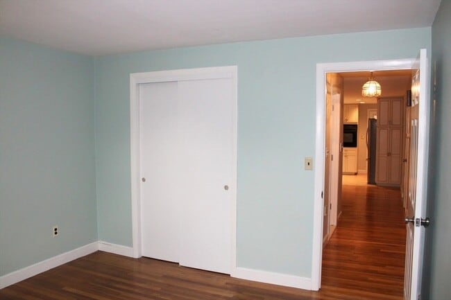 Building Photo - 61 Alton St