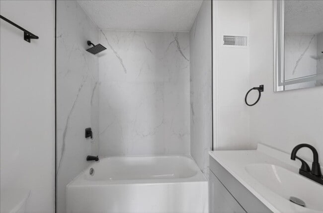 Building Photo - 218 S Walcott St