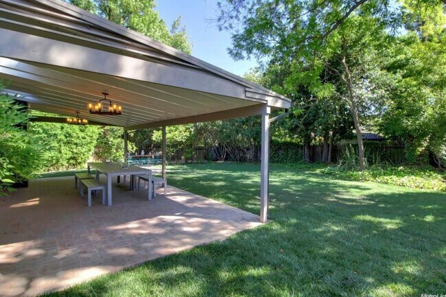 Building Photo - Elegant Fully Renovated 3/3 in Fair Oaks!