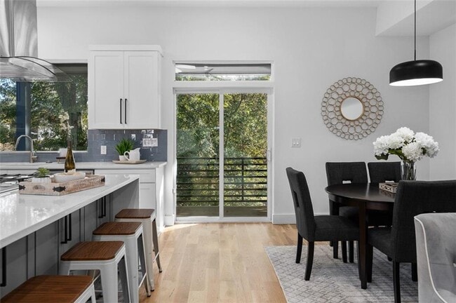 Building Photo - 147 Hutchinson St NE