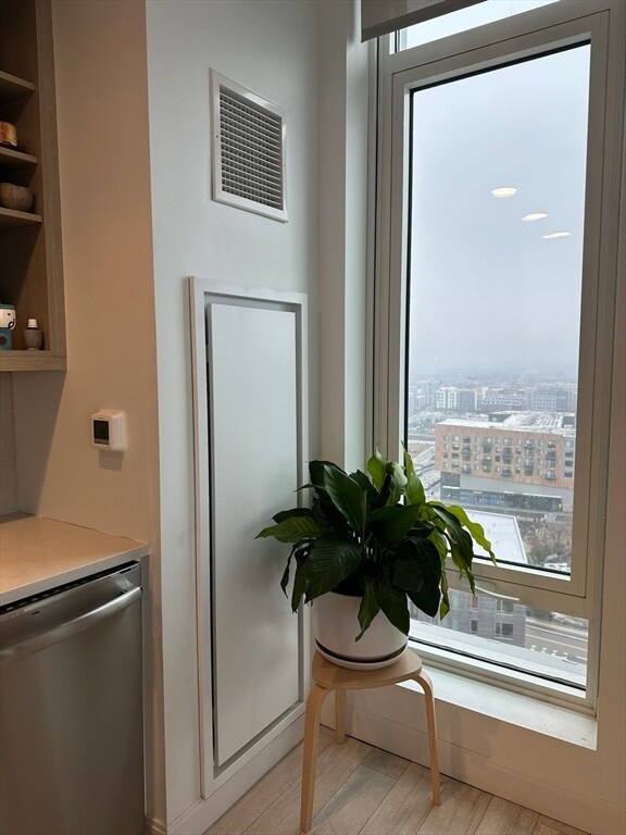 Building Photo - 125 Guest St