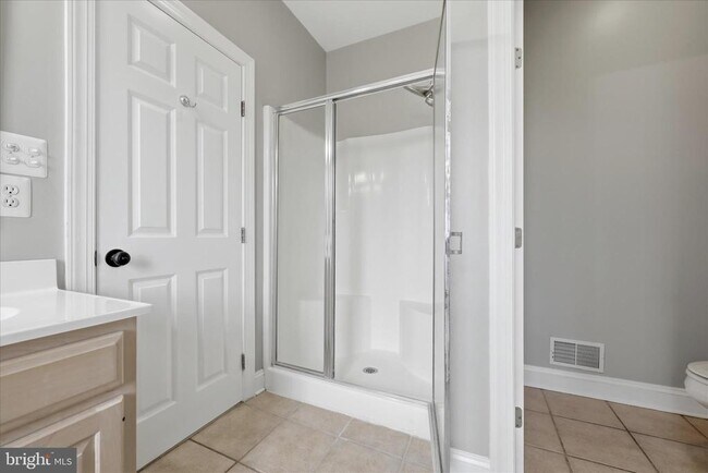 Building Photo - 102 Bramble Ct