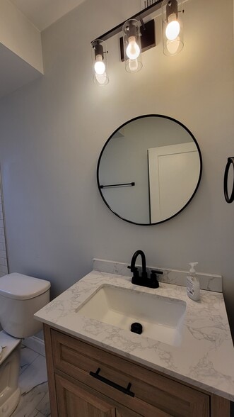 Building Photo - 5539 Holly Hills Ave