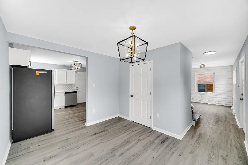 Building Photo - 627 W 43rd Pl