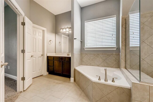 Building Photo - 6108 Sabino Dr