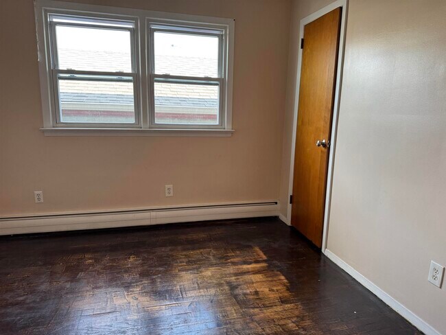 Building Photo - 108 Evergreen St