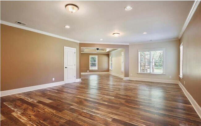 Building Photo - 6552 Long Acres Dr