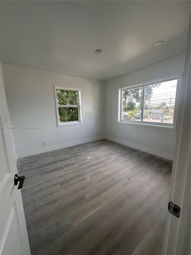 Building Photo - 1703 NW 34th Ave