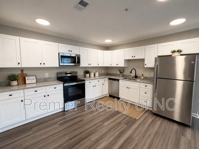 Building Photo - 7085 Hanesbrook Cir