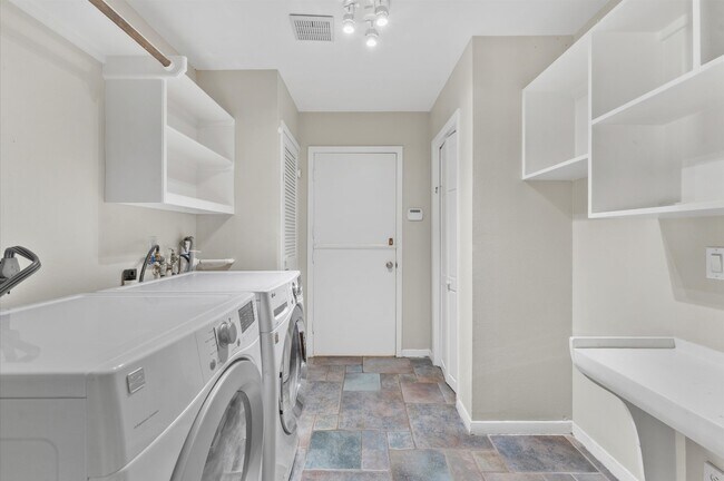 Building Photo - 3510 Elmridge St