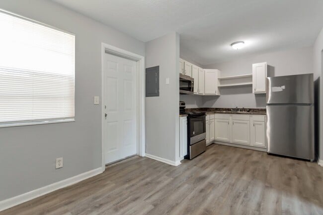 Building Photo - 4543 Moncrief Rd W