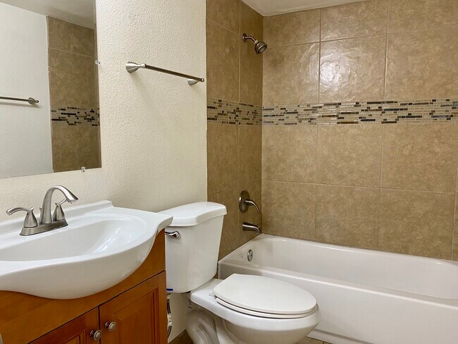 Building Photo - 349 N 11th St