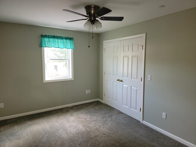 Building Photo - 345 Lake St