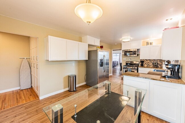 Building Photo - 444 Sierra Dr SE