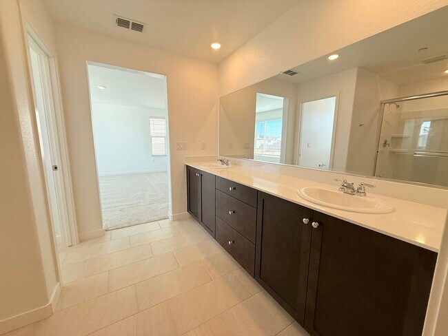 Building Photo - 10370 Bayson Wy