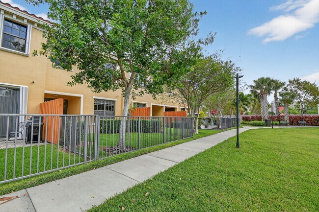 Building Photo - 10457 Wellington Parc Dr