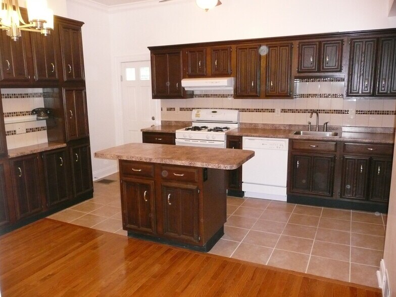Kitchen - 225 Emerson St