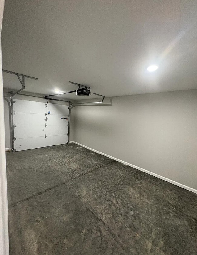 Building Photo - 7054 Caravan Dr