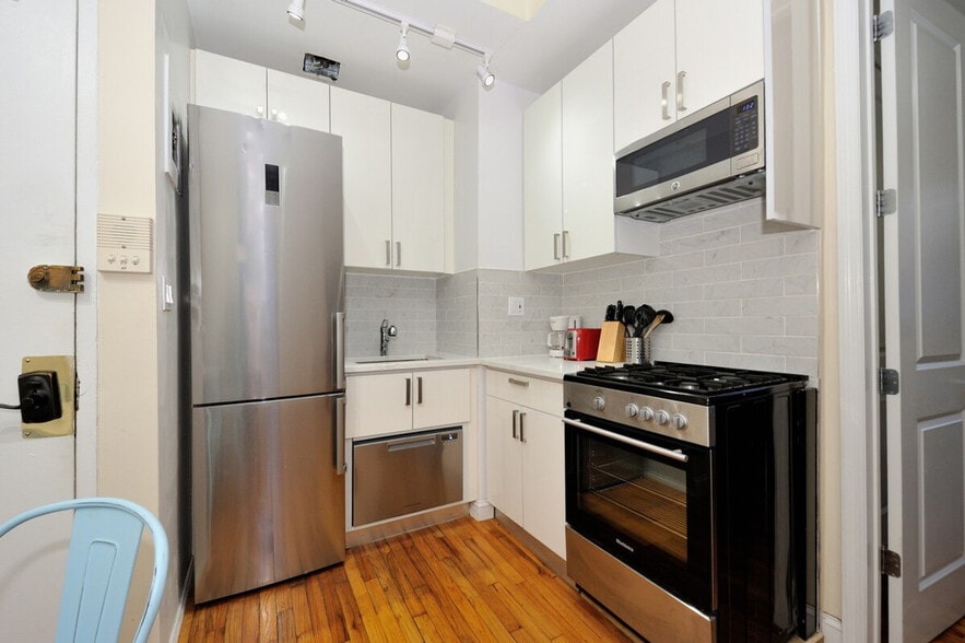 Building Photo - 237 Sullivan St