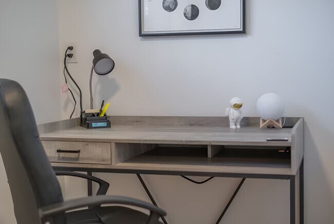 Building Photo - 5747 N 48th Ln