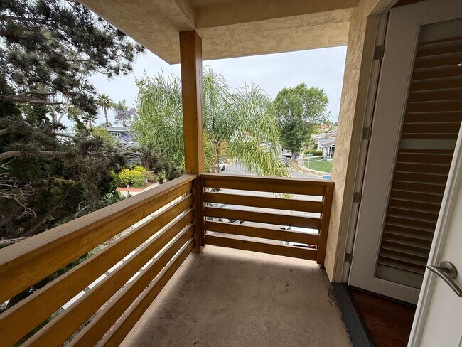 Building Photo - Stunning 4 Bed / 3 Bath Pacific Beach Home...