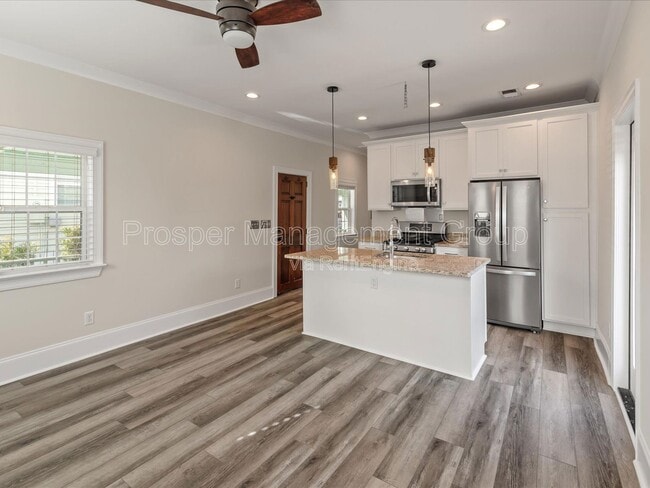 Building Photo - 400 Sumter St