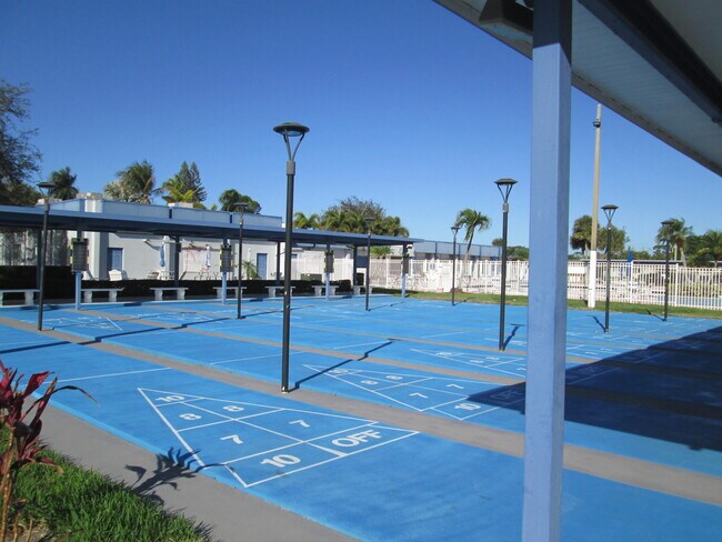 Building Photo - 2731 Barkley Dr W