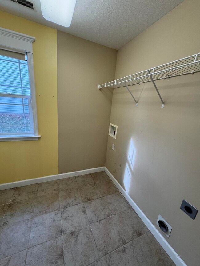 Building Photo - 5006 Craydon Dr