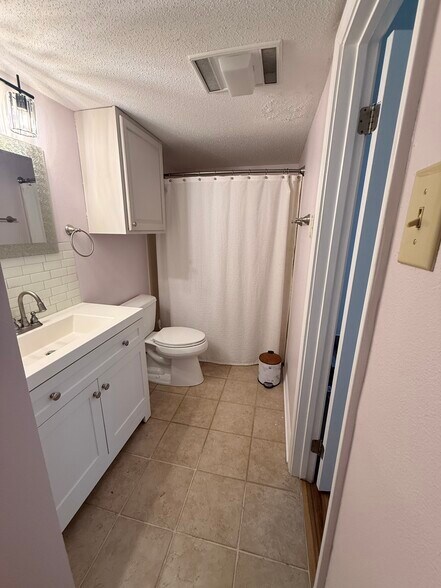 Building Photo - 119 Chamale Cv W