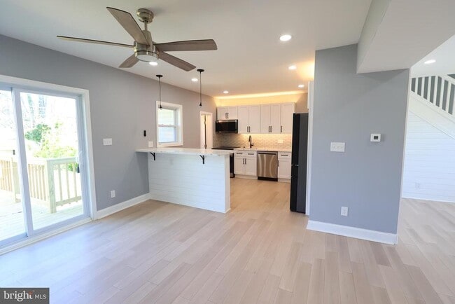 Building Photo - 5110 Kenwood Ave