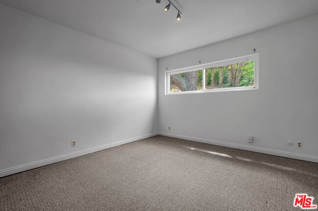 Building Photo - 2925 Dona Susana Dr