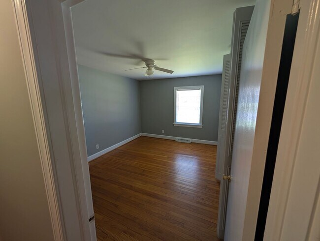 Building Photo - 3 Bedroom, 1.5 Bath Home with HVAC & Fenced Backyard