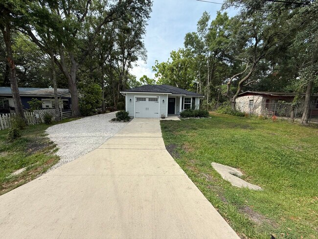 Primary Photo - 4649 Suray Ave