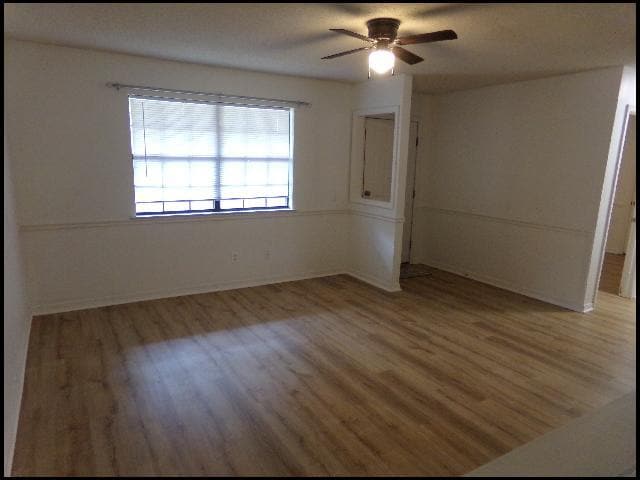 Building Photo - 400 Maxine Ave