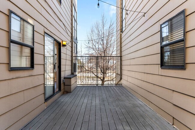 Building Photo - Modern 2BD, 1.5BA Condo with 20' Ceilings and Garage Parking Spot