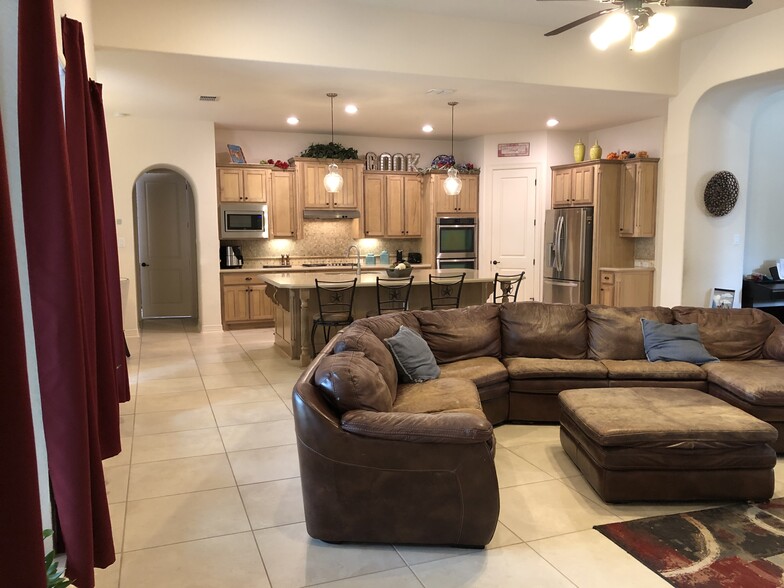 Kitchen / Living Room - 18419 Golden Maize
