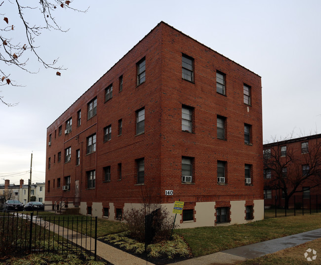 Building Photo - 140 Kenilworth Ave NE