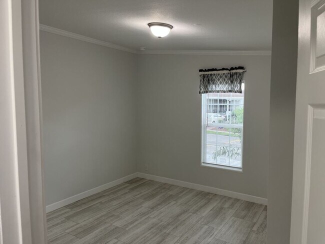 Building Photo - 156 Bauer Dr